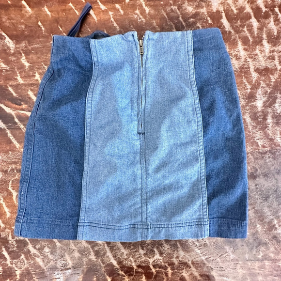 Free People Patchwork Denim Mini Skirt Y2K Size 0 Zip Back Two Tone Jean - Picture 2 of 7